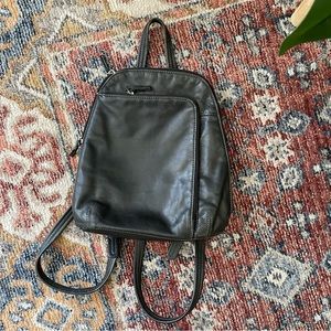 VINTAGE 90’s GENUINE LEATHER BLACK BACKPACK